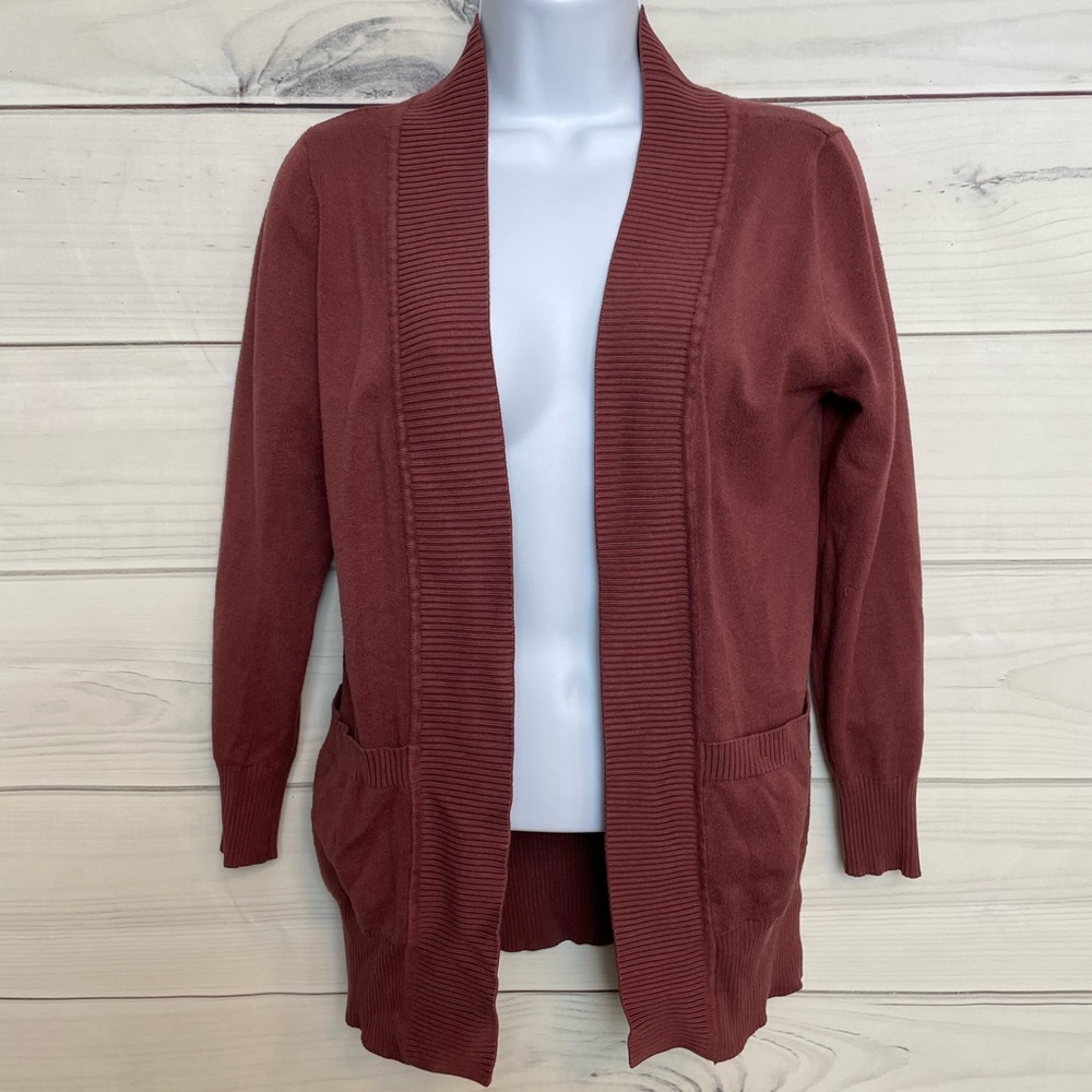 Active USA maroon cardigan with pockets size M